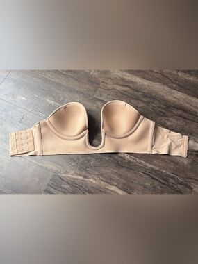 Size: Small SKIMS Strapless U-Plunge Bra in Nude